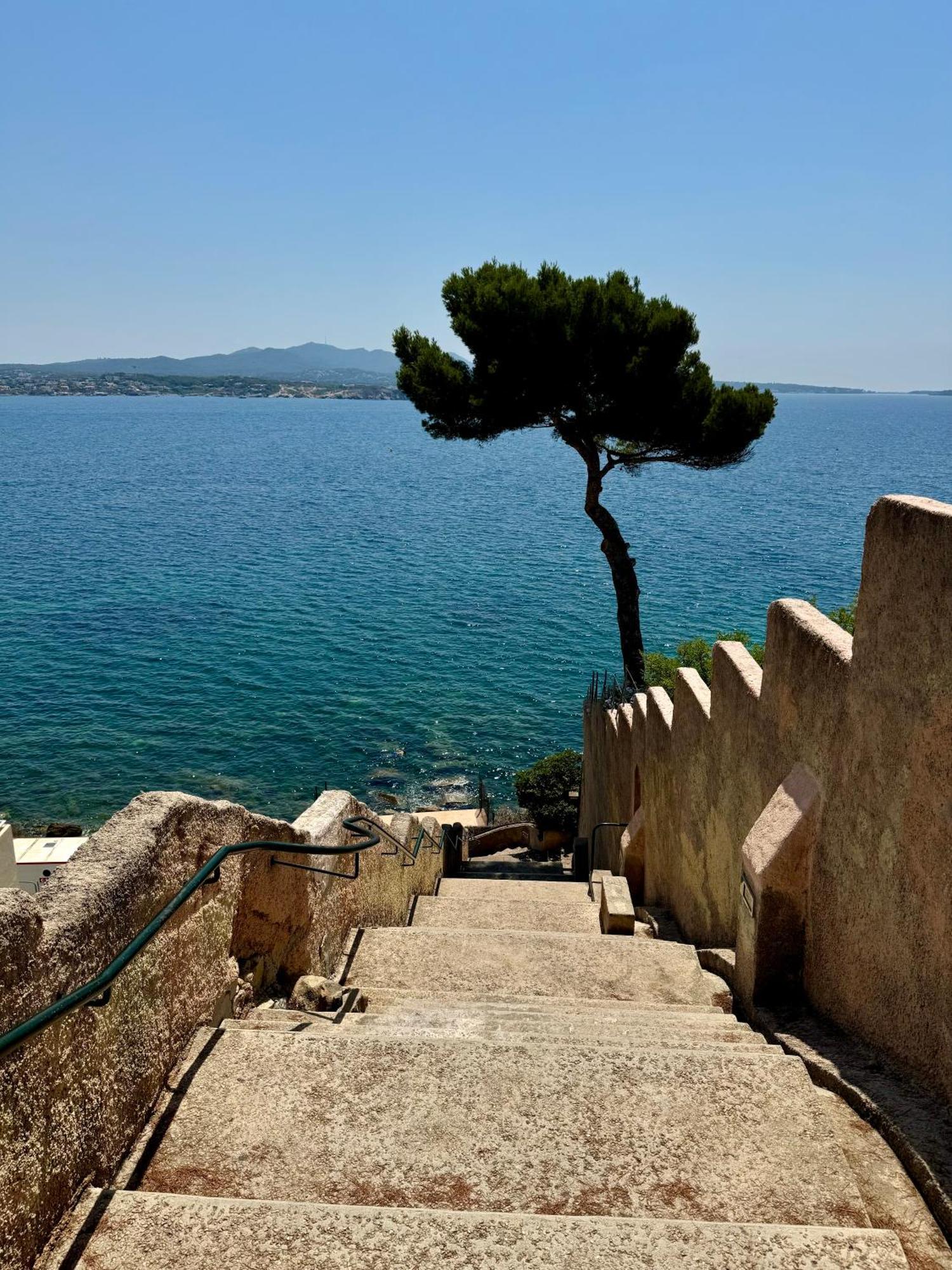 Cocon Comfortable Vue Mer, Clim Et Parking Sanary-sur-Mer Exterior photo