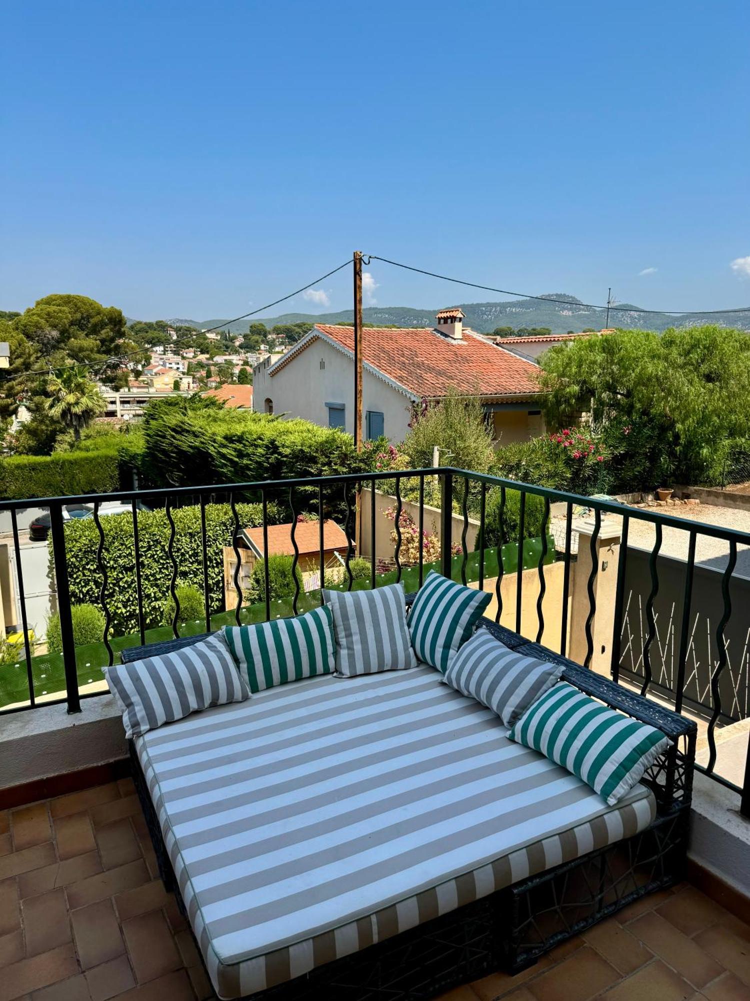 Cocon Comfortable Vue Mer, Clim Et Parking Sanary-sur-Mer Exterior photo