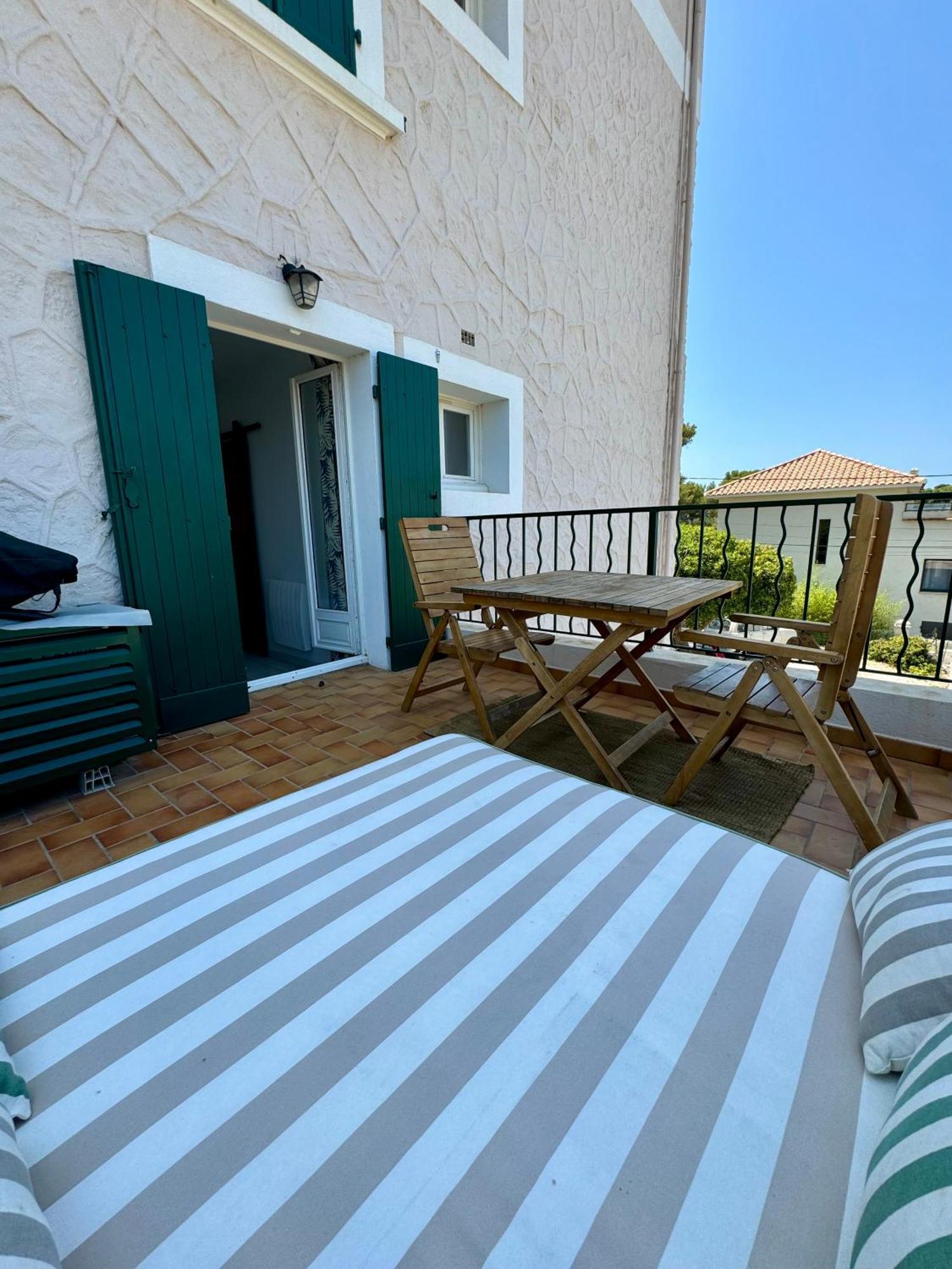 Cocon Comfortable Vue Mer, Clim Et Parking Sanary-sur-Mer Exterior photo